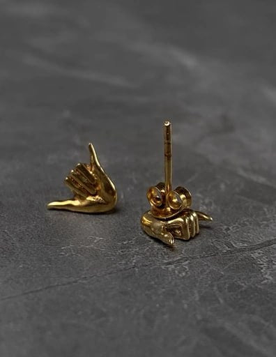 Shaka hand gesture stud earrings in 18K gold-plated 925 sterling silver – unisex surf jewelry by Snow Cat Jewelry